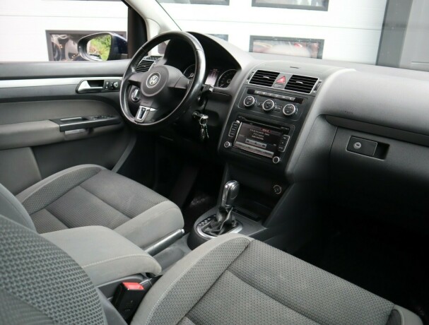 volkswagen-touran-diesel-2013-big-12