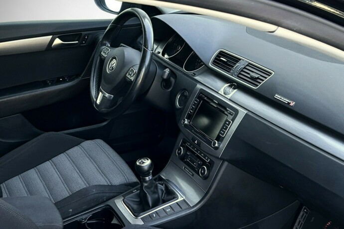 volkswagen-passat-diesel-2012-big-12