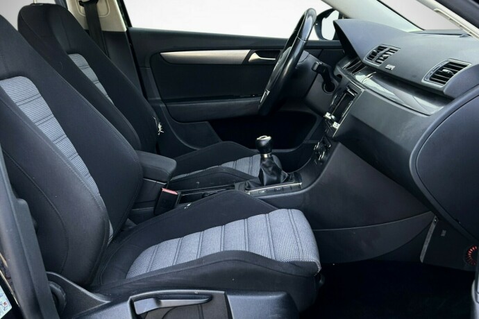 volkswagen-passat-diesel-2012-big-11