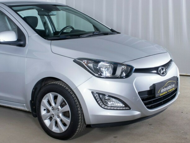 hyundai-i20-bensin-2013-big-3