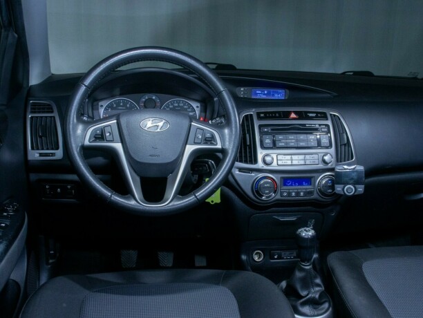 hyundai-i20-bensin-2013-big-32