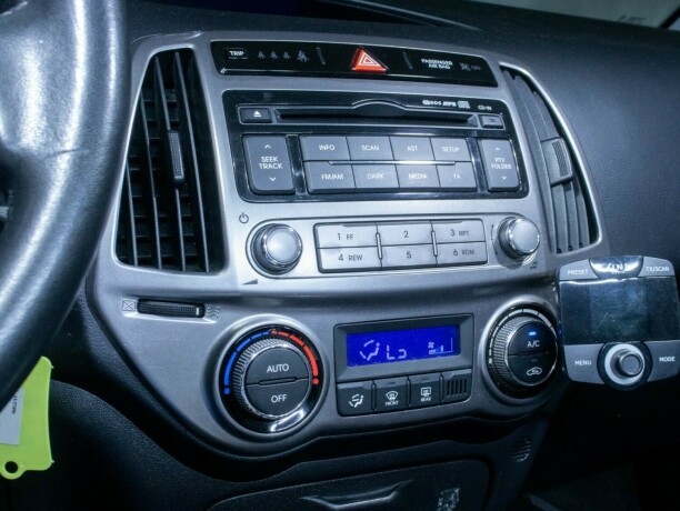 hyundai-i20-bensin-2013-big-29