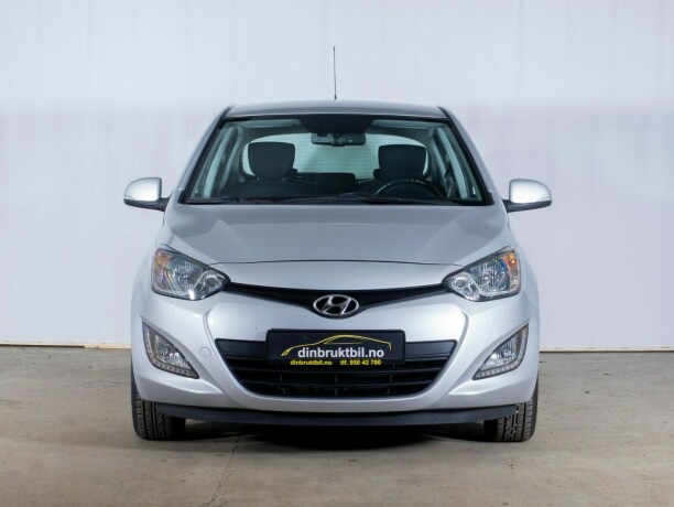 hyundai-i20-bensin-2013-big-1