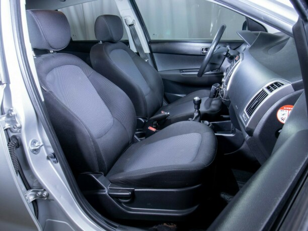 hyundai-i20-bensin-2013-big-41