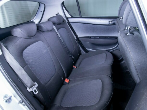 hyundai-i20-bensin-2013-big-42