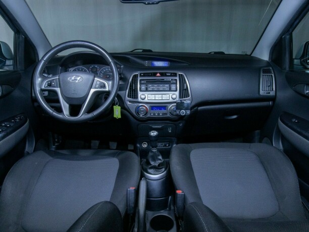 hyundai-i20-bensin-2013-big-33