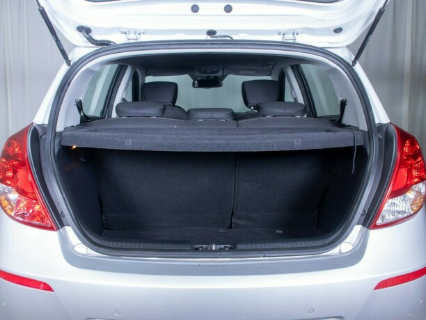 hyundai-i20-bensin-2013-big-10