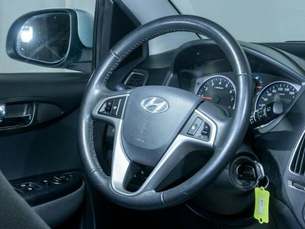 hyundai-i20-bensin-2013-big-15