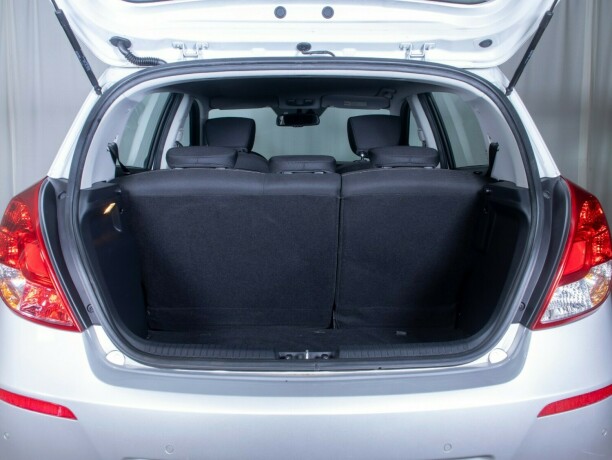 hyundai-i20-bensin-2013-big-11