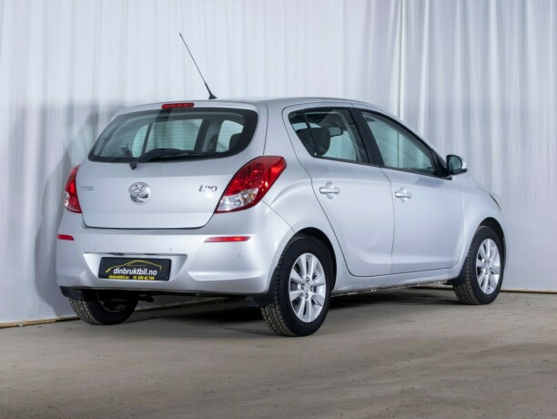 hyundai-i20-bensin-2013-big-6