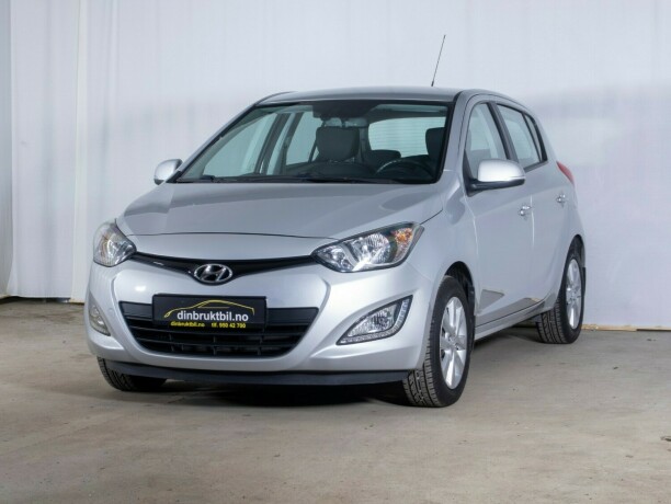 hyundai-i20-bensin-2013-big-2
