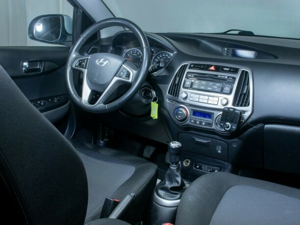 hyundai-i20-bensin-2013-big-16
