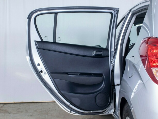 hyundai-i20-bensin-2013-big-19