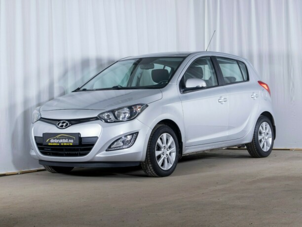 hyundai-i20-bensin-2013-big-0
