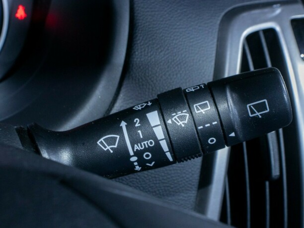 hyundai-i20-bensin-2013-big-25