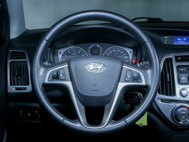 hyundai-i20-bensin-2013-big-27