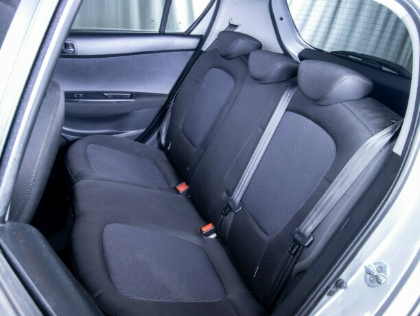 hyundai-i20-bensin-2013-big-37
