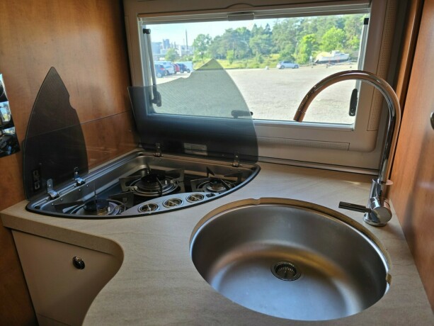 carthago-tourer-t-150-diesel-2013-big-40