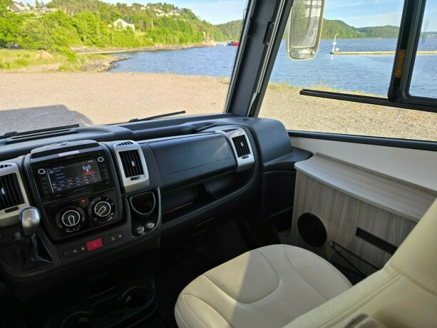 autostar-celtic-edition-i693lc-lift-diesel-2018-big-35