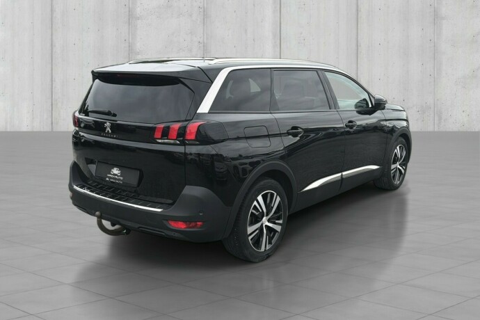 peugeot-5008-bensin-2018-big-5