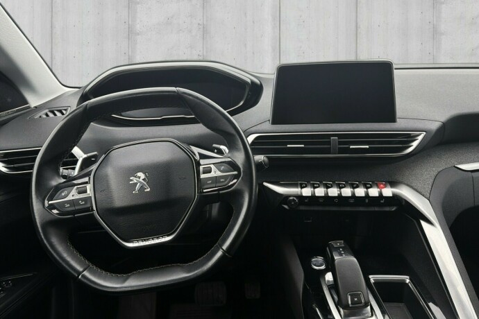 peugeot-5008-bensin-2018-big-10