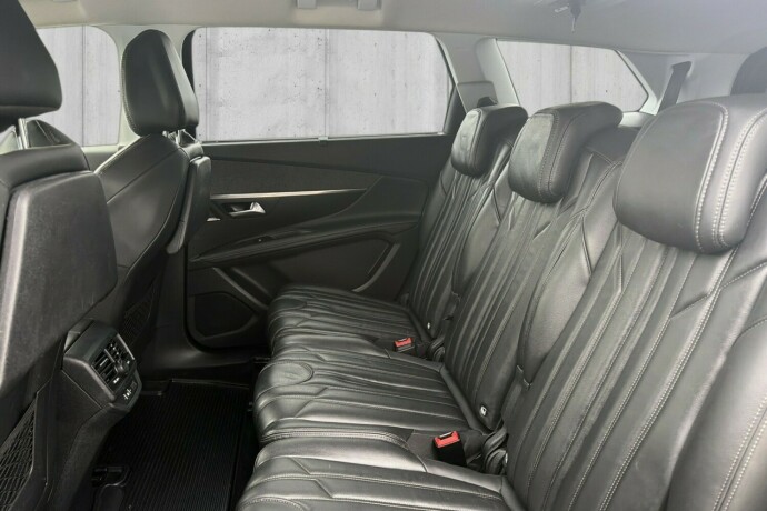 peugeot-5008-bensin-2018-big-16