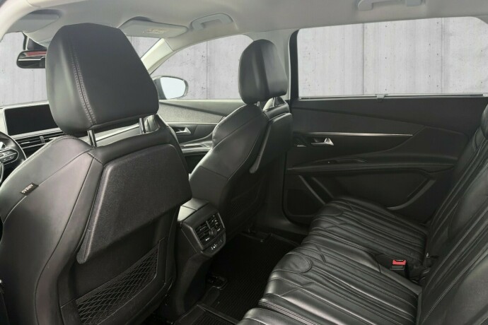 peugeot-5008-bensin-2018-big-17