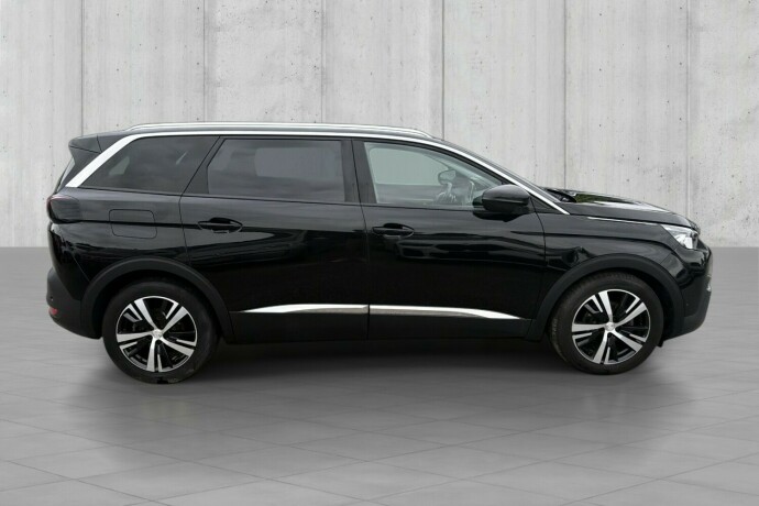 peugeot-5008-bensin-2018-big-6
