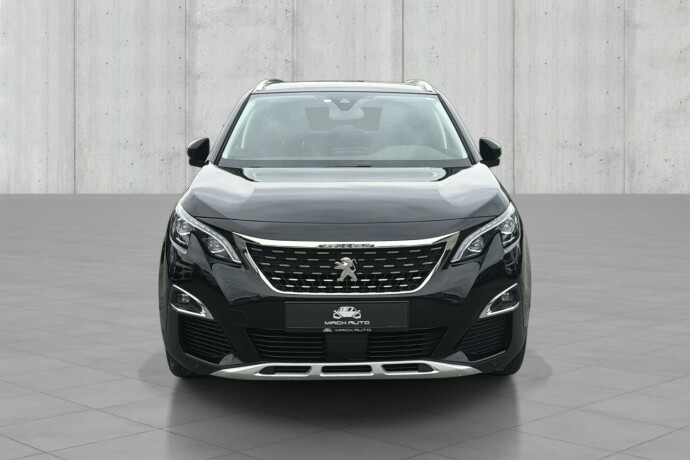 peugeot-5008-bensin-2018-big-1