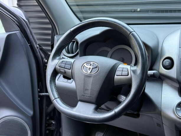 toyota-rav4-bensin-2009-big-11