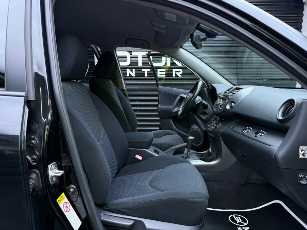 toyota-rav4-bensin-2009-big-20