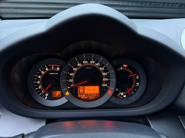 toyota-rav4-bensin-2009-big-14