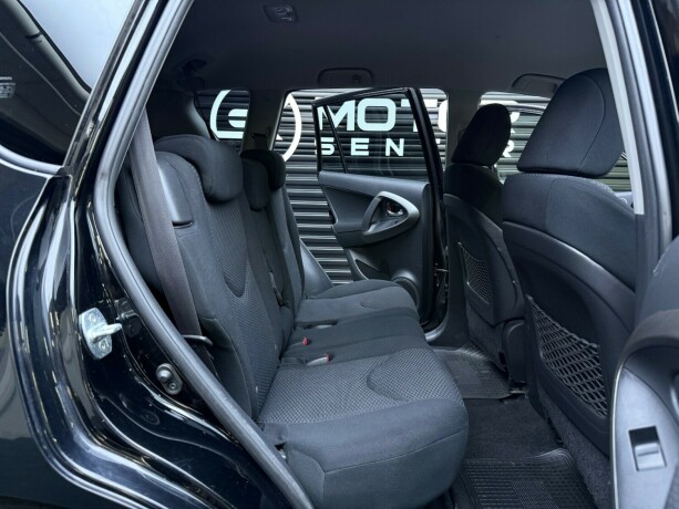 toyota-rav4-bensin-2009-big-22