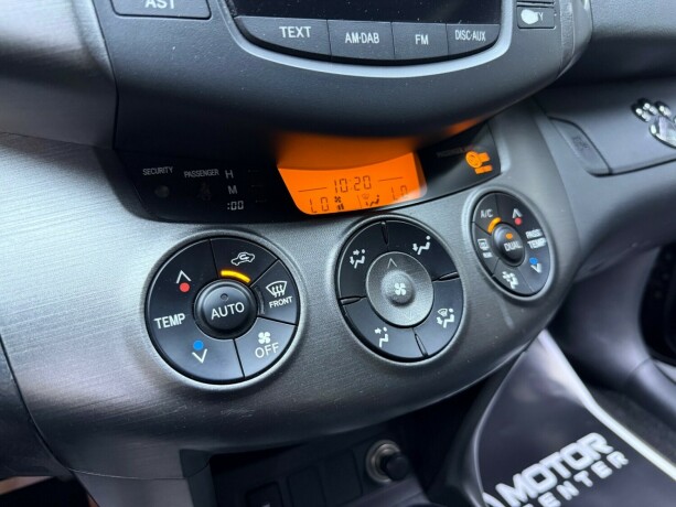 toyota-rav4-bensin-2009-big-16