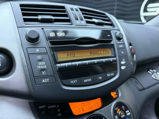 toyota-rav4-bensin-2009-big-15