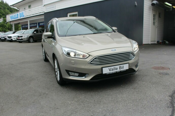 ford-focus-bensin-2017-big-0