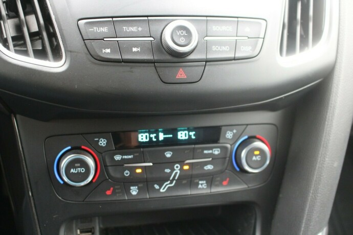 ford-focus-bensin-2017-big-17