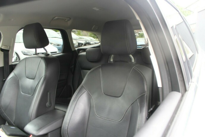 ford-focus-bensin-2017-big-5