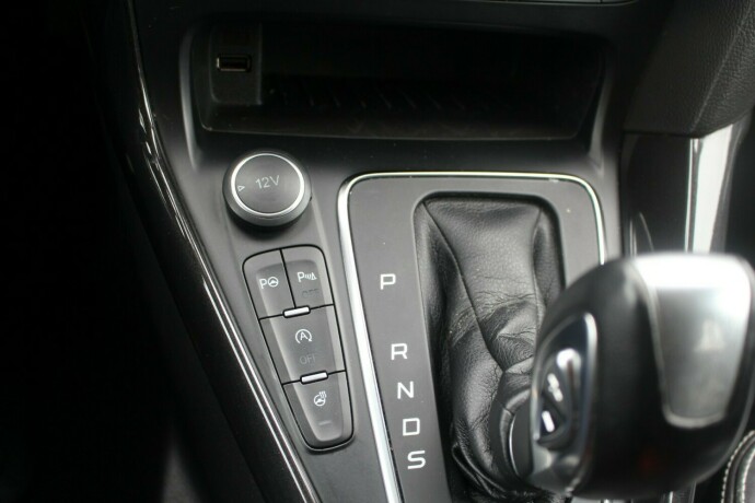 ford-focus-bensin-2017-big-18