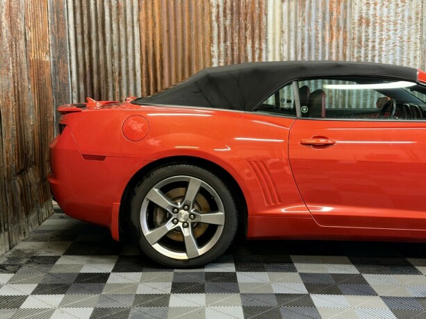 chevrolet-camaro-bensin-2011-big-4
