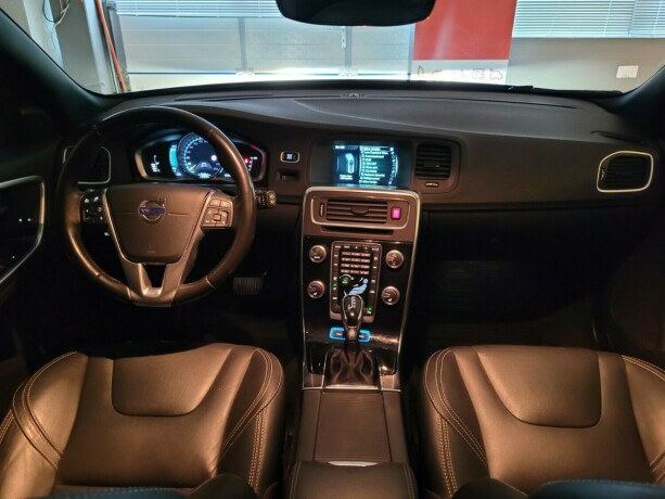 volvo-v60-plug-in-diesel-2016-big-32