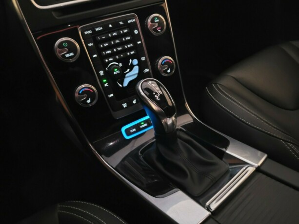 volvo-v60-plug-in-diesel-2016-big-24