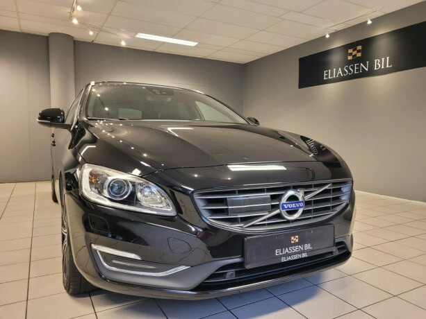 volvo-v60-plug-in-diesel-2016-big-8