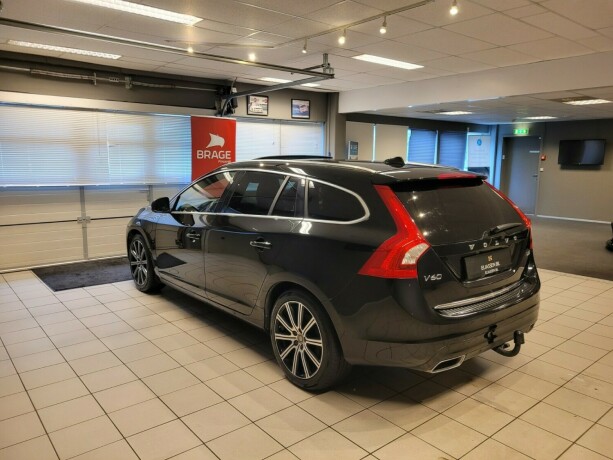 volvo-v60-plug-in-diesel-2016-big-6