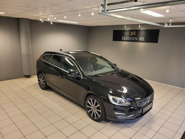 volvo-v60-plug-in-diesel-2016-big-1