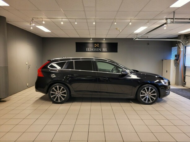 volvo-v60-plug-in-diesel-2016-big-3