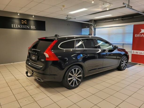 volvo-v60-plug-in-diesel-2016-big-4