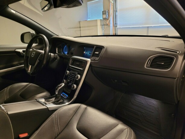 volvo-v60-plug-in-diesel-2016-big-12