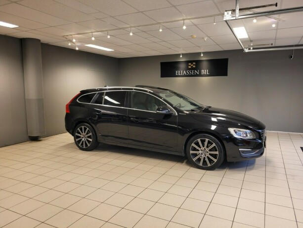 volvo-v60-plug-in-diesel-2016-big-2