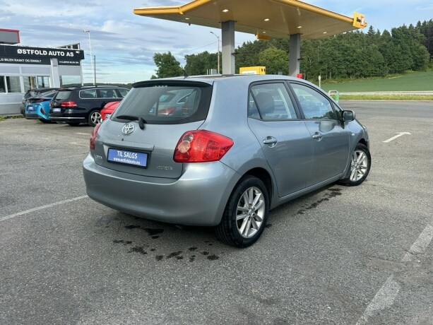 toyota-auris-bensin-2010-big-4